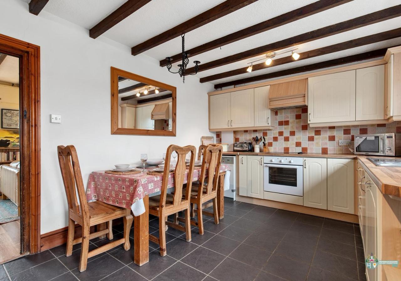 Lambston Cottage - A Pembrokeshire Home Away From Home Pelcomb エクステリア 写真